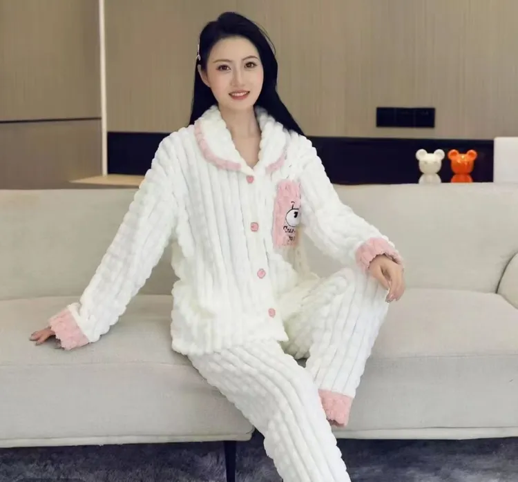 （秋冬粉丝福利）新款小熊女柔软长袖可爱学生居家珊瑚绒家居服套装