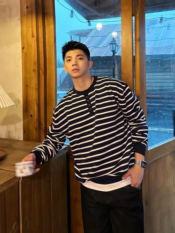 浩仔STUDIO黑白撞色条纹长袖慵懒早秋cleanfit男女针织衫42-y1109
