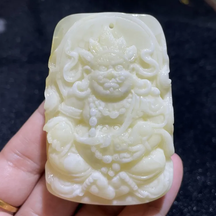 天然的琥珀蜜蜡白蜜财神，39.5克