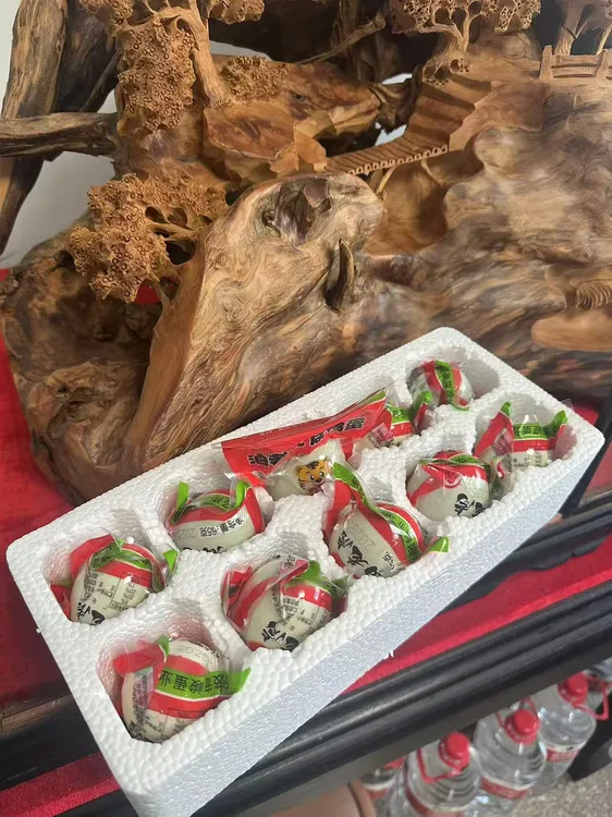 油老虎咸鸭蛋熟个大好吃流油