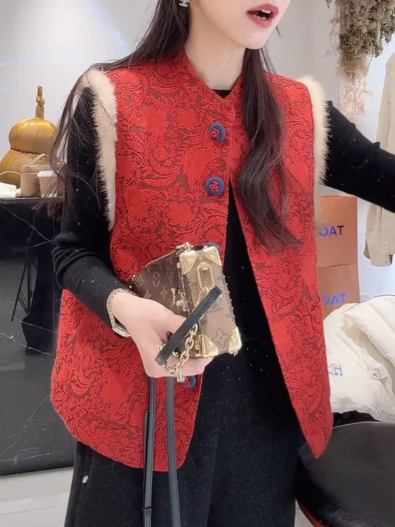 新中式改良旗袍2025秋冬拜年服红色百搭夹棉马甲复古盘扣提花外套