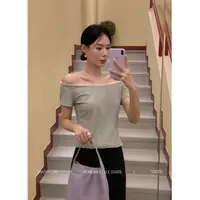 DH OFFICIAL 大花【恋爱氛围 vibes】一字领蕾丝边露肩设计感T恤