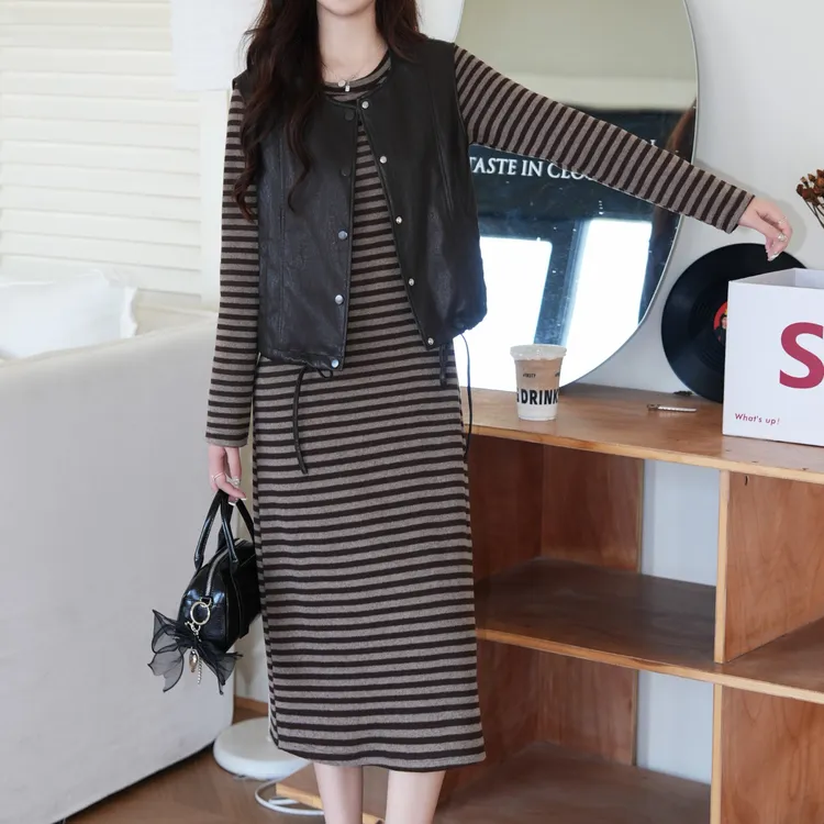 拉夏贝尔2025秋季新款设计感皮马甲两件套条纹拼色连衣裙套装女