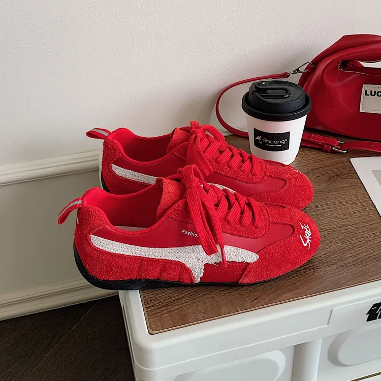 真皮复古红色软底德训鞋女2025秋季新款平底百搭休闲运动阿甘鞋子