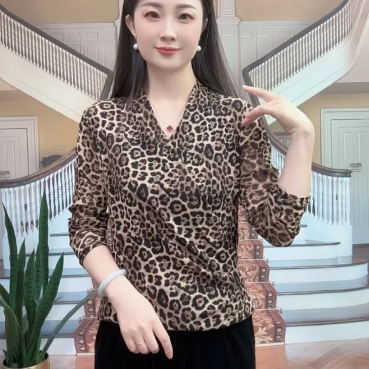 常规袖修身型豹纹交叉V领T恤百搭秋装显瘦遮肚打底衫气质百搭016