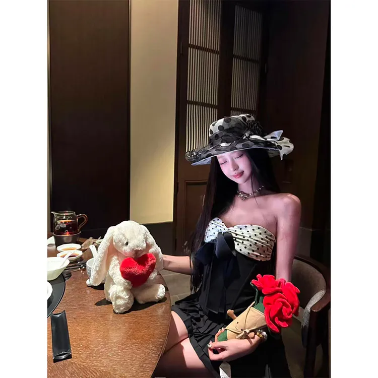 一字领波点抹胸女气质修身设计感小众修身性感风无袖上衣配短裙