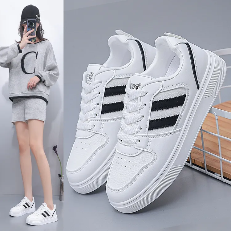 轻奢小白鞋女款新款春秋透气爆款平底百搭轻便防滑休闲学生板鞋潮