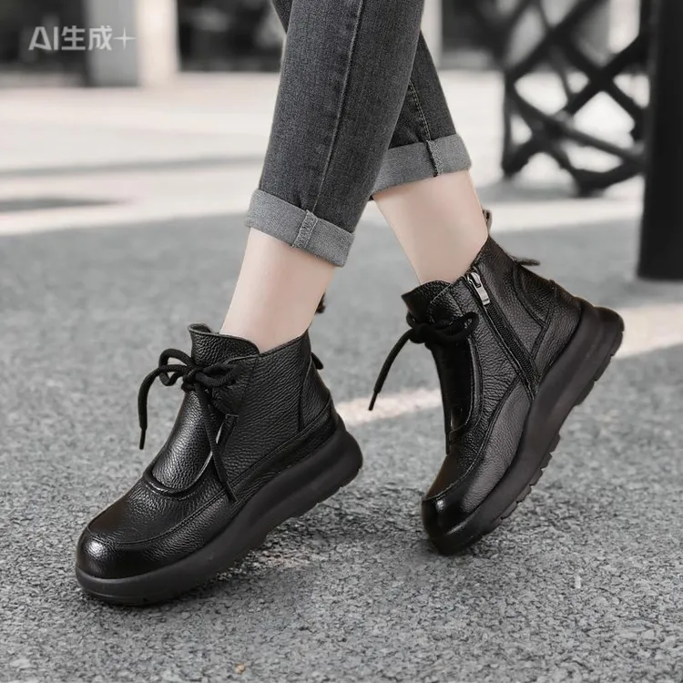 秋冬新款软底保暖防滑百搭短靴女款马丁靴时尚真皮加厚加绒厚底