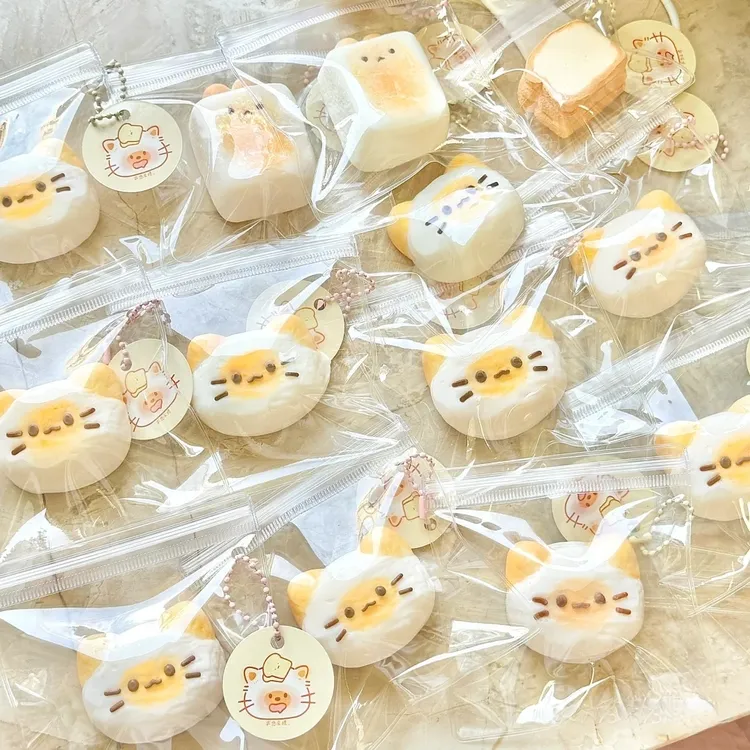 烤面包猫头奶贝食品级硅胶慢回弹玩具包挂高颜值潮玩奶油泥感玩具