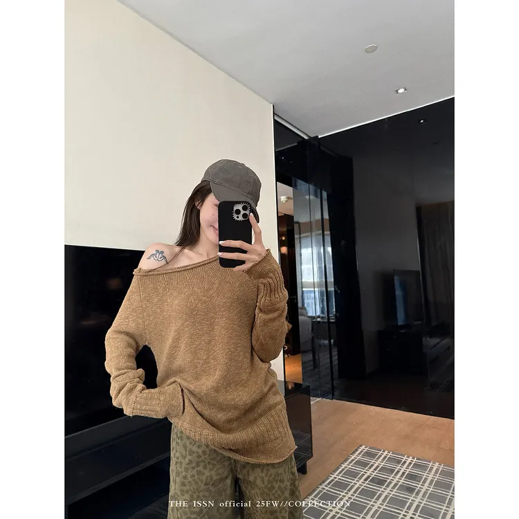THEISSN宁司 斜肩长袖针织衫女秋季设计感露肩上衣 01453