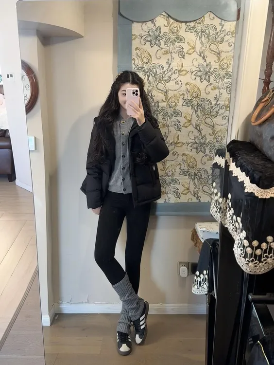 【潮卡梵】Lu系5格安心95%白鸭绒可溯源时尚短款连帽可拆卸女羽绒服