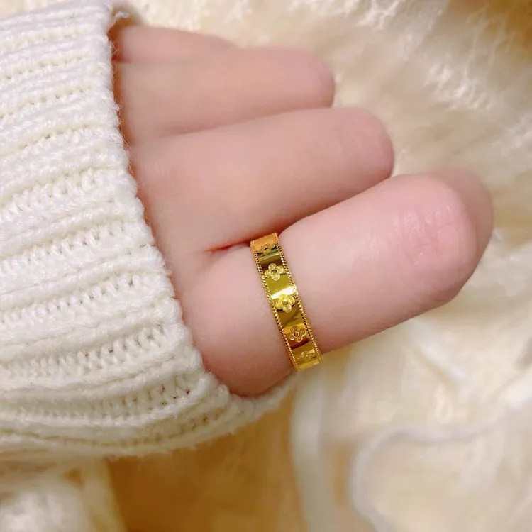 钛钢戒指 金色四叶草戒指女款经典窄版简约情侣轻奢高级感不掉色