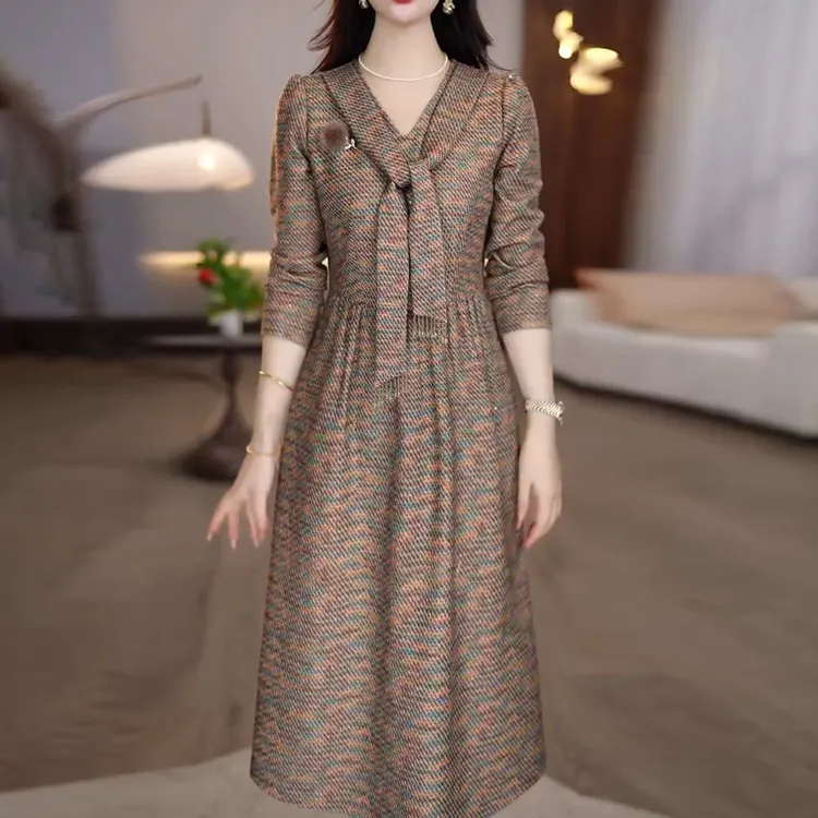 胜美气质轻奢高级感连衣裙2025春秋新款修身减龄优雅配大衣中长裙
