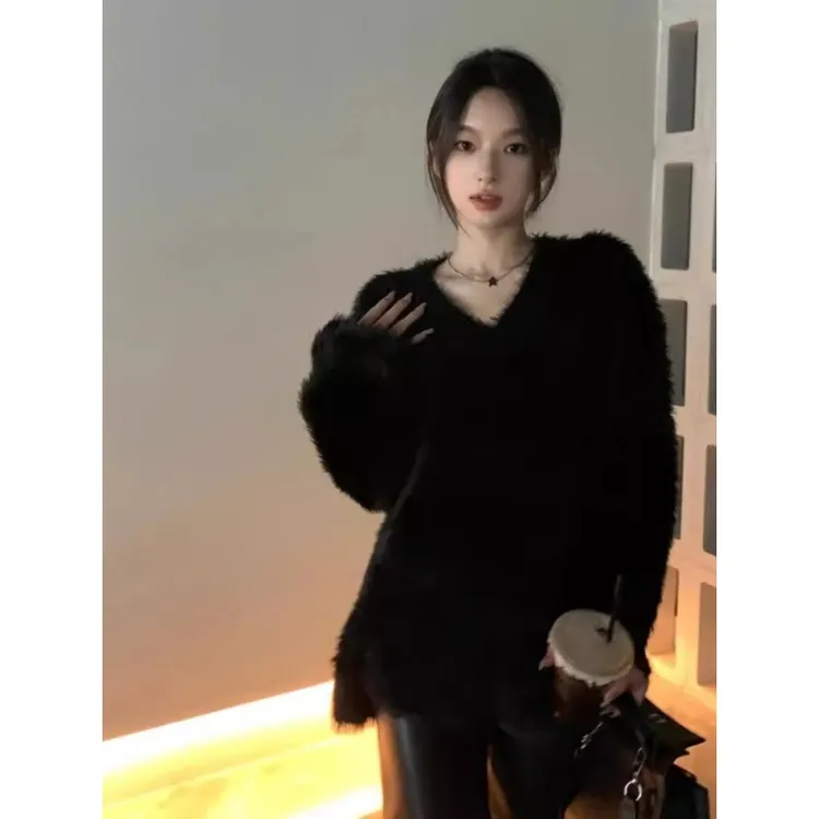 软糯水貂绒黑色毛衣女2025冬季高级感毛绒绒V领宽松内搭打底上衣