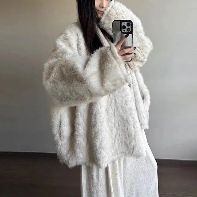 云雾石狐厚实保暖蝙蝠袖皮毛一体披肩式外套女慵懒顺滑环保毛大衣