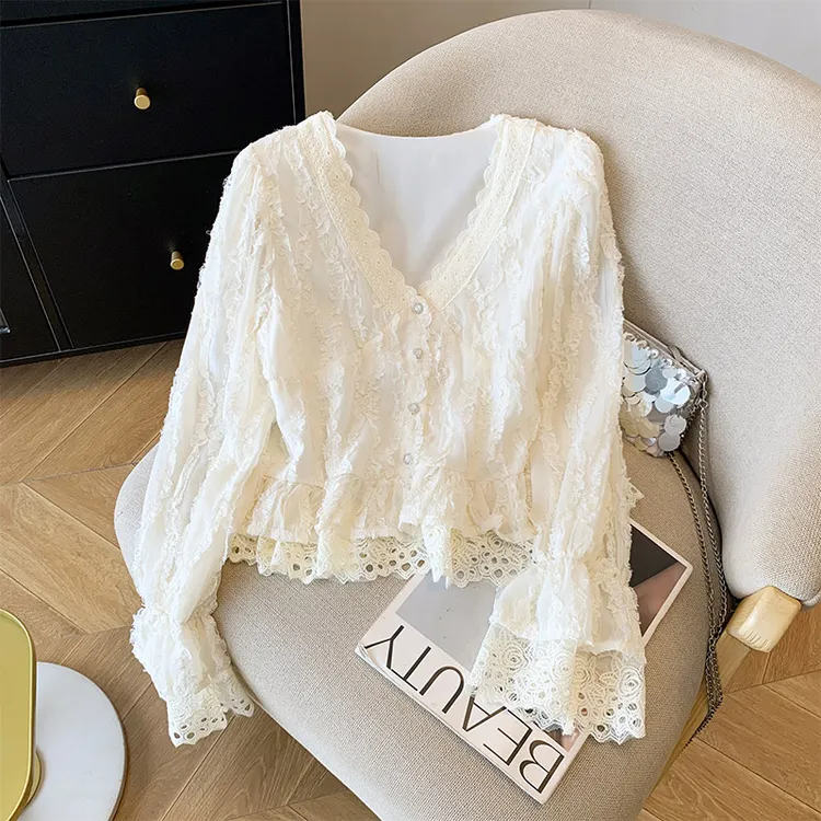 法式V领蕾丝花边喇叭袖衬衫女秋装新款收腰显瘦独特绝美镂空上衣