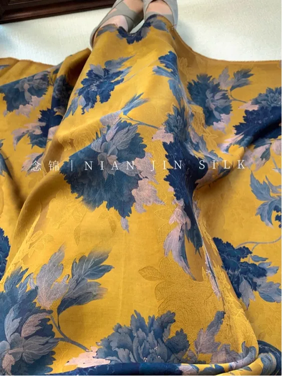 「牡丹花」·红云纱提花绞萝面料26姆米114幅宽新中式服装面料