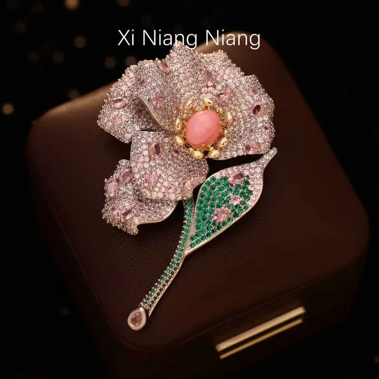 铜合金仿水晶胸针 澜七-星蒂倪妮同款设计师款经典玫瑰胸针S5096