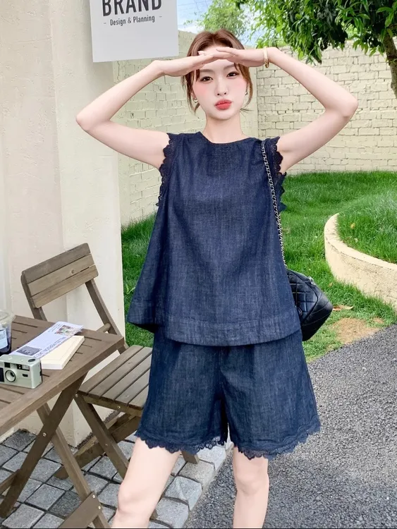 2025夏季新款韩版时尚百搭圆领蕾丝拼接牛仔背心短裤两件套套装