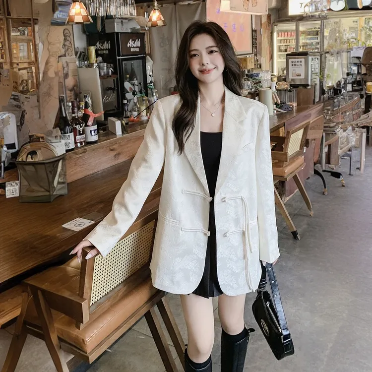 新中式轻国风西装女春秋2024新款高级感提花盘扣小西服