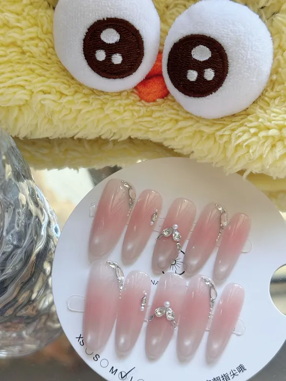 日常法式雅致手工穿戴杏仁腮红猫眼镶钻显白爆闪可拆卸美甲【205#】