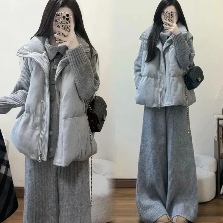 2025秋冬新款孕妇套装韩系穿搭针织毛衣背心棉服休闲裤显瘦三件套