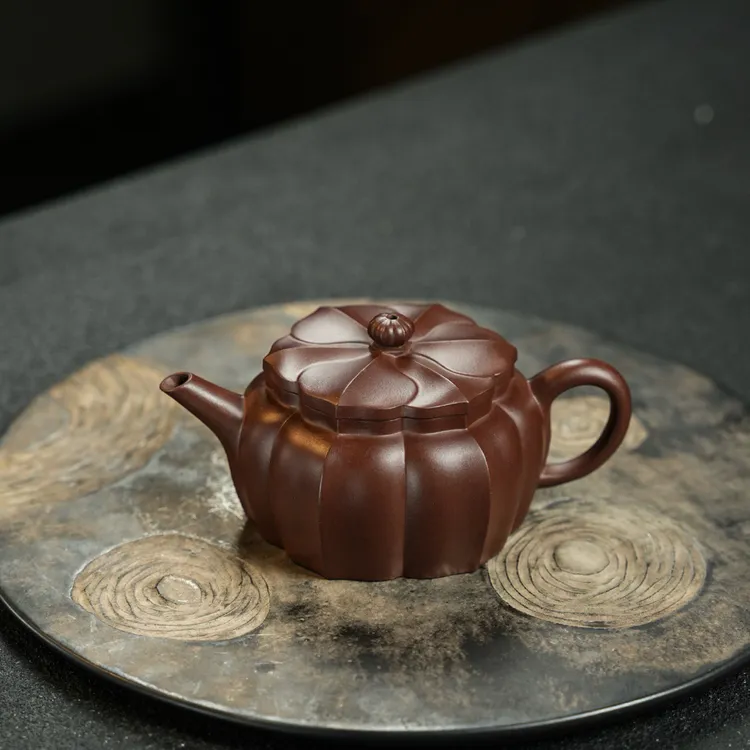 鸣远菱花·小精品·140cc极品老紫泥料 慕古润泽