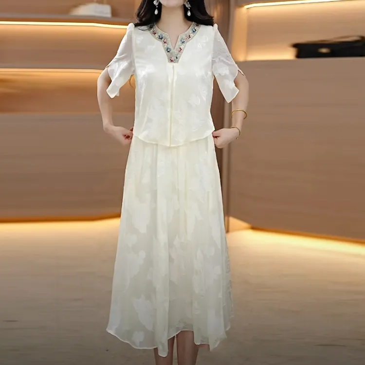 轻羽丝洋气衣服女2025夏季新款高级感白色气质精致假两件连衣裙子