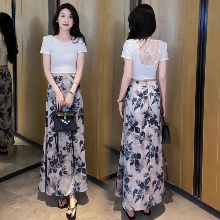 时尚套装女2025夏新款洋气显瘦后背镂空短款T恤碎花半身裙两件套