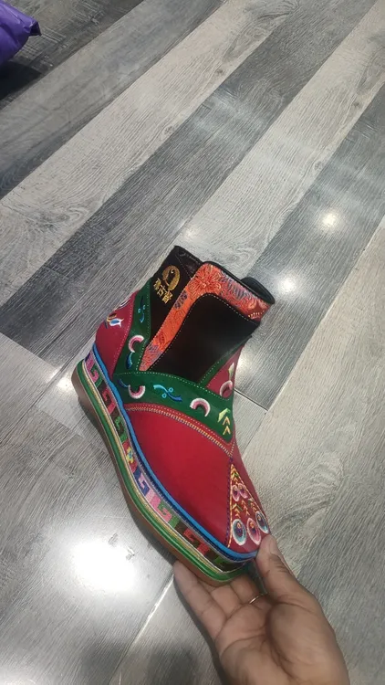 城中鞋履馆秀花鞋新款