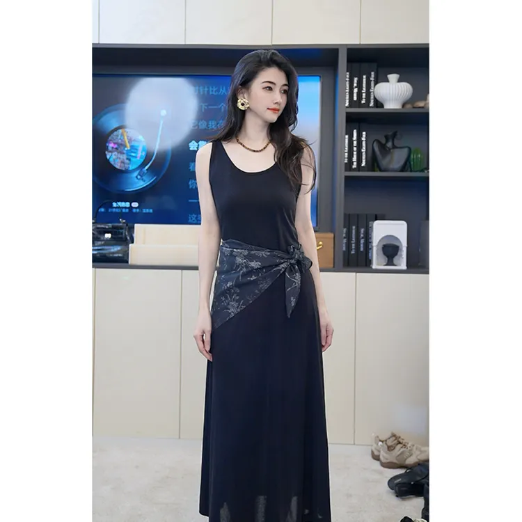 小乖逃D时尚黑色吊带丝巾黑色连衣裙轻奢休闲夏季N95016