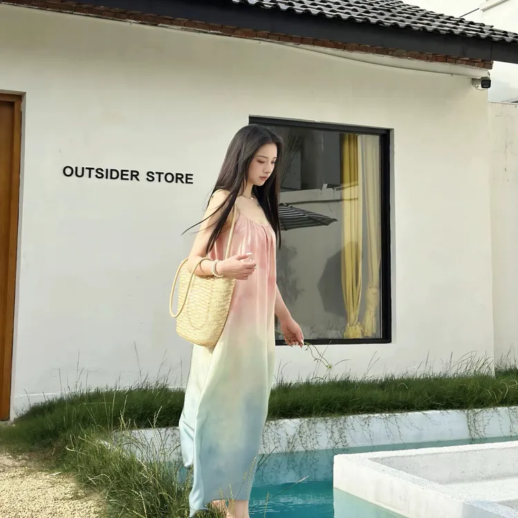 欧的王粉黛春茶棉绸夏季韩版设计感吊带宽松显瘦长款度假连衣裙