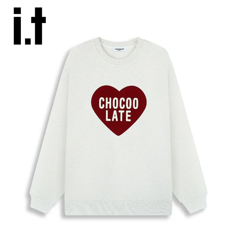 it：CHOCOOLATE实体店秋冬新款情侣卫衣绒面爱心字母宽松圆领卫衣