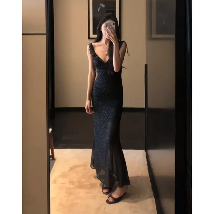 法式波点V领吊带连衣裙子女夏季气质性感辣妹修身显瘦包臀长裙子