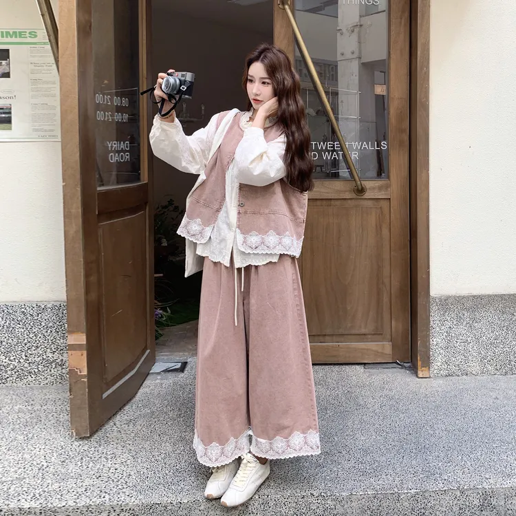 粉色新中式蕾丝拼接马甲衬衫阔腿裤套装女2025秋款洋气甜美三件套