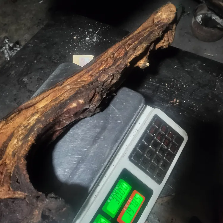 农家现场挑选烟熏三线老腊肉做饭下酒硬菜烟熏腊肉烟熏肉腊味