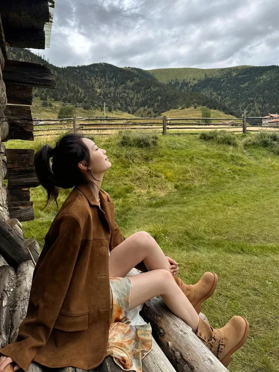 麂皮绒西装外套女2025新款复古棕色皮衣韩版早秋款老钱风宽松休闲