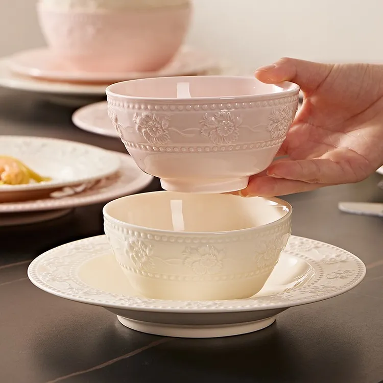 奶油风网红高颜值釉下彩碗家用2025新款简约陶瓷米饭碗盘餐具草莓