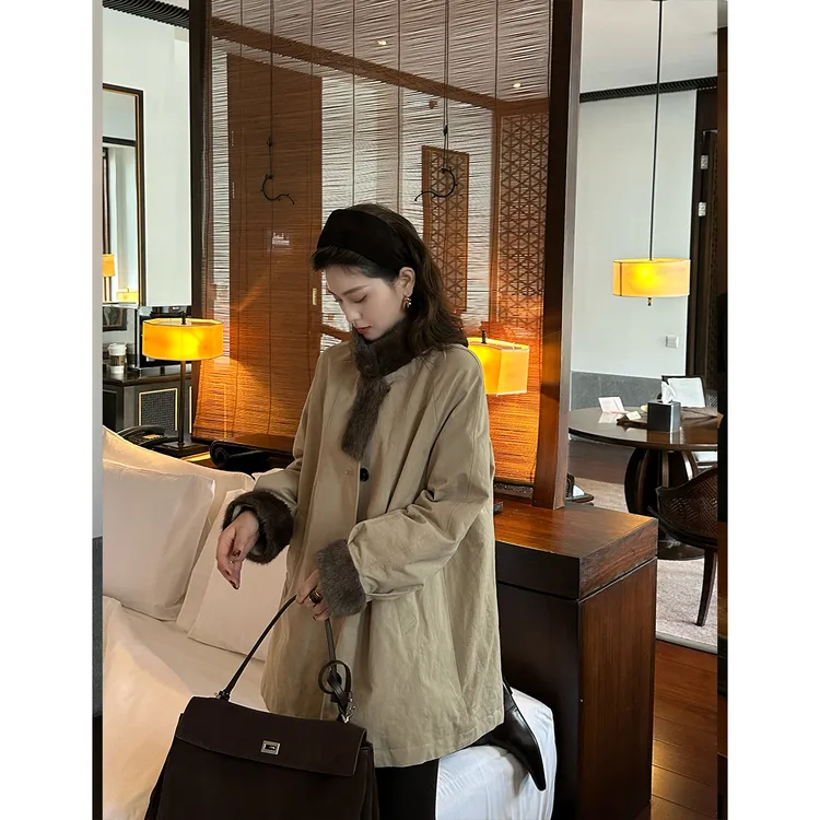 LUOZHIYIN/罗知音R123481W保暖派克服复古毛领时尚立领鹅绒羽绒服