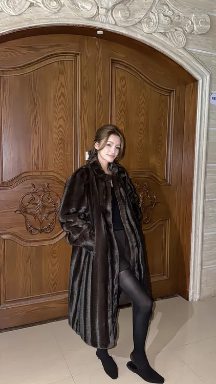 【迪拉呀】2025年新款抽刀2.0毛毛外套加厚保暖衣长110厘米85007