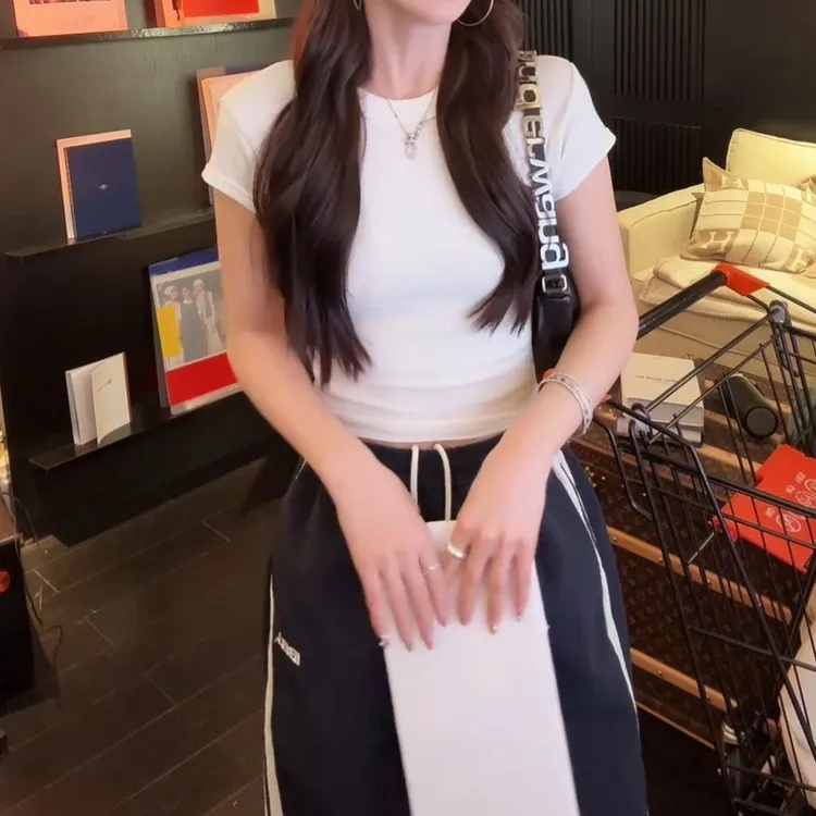 修身短款卷边辣妹t时尚圆领设计感小众上衣LK2501645