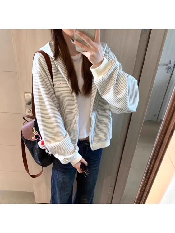 韩版腊肠小狗绣花条纹拉链短款加厚外套女秋冬时尚百搭连帽卫衣女