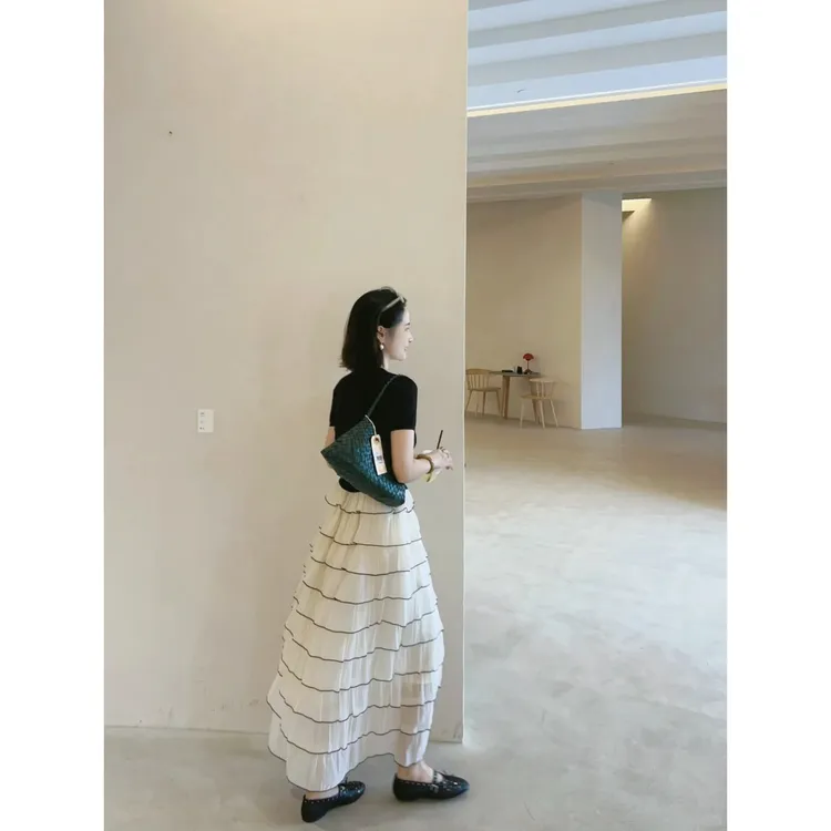 黑色圆领单排扣短袖针织衫上衣女高腰拼接蛋糕裙长裙夏季套装