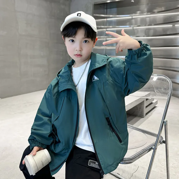 男童外套春秋款2025新款中大童秋装冲锋衣儿童秋季风衣男孩上衣潮