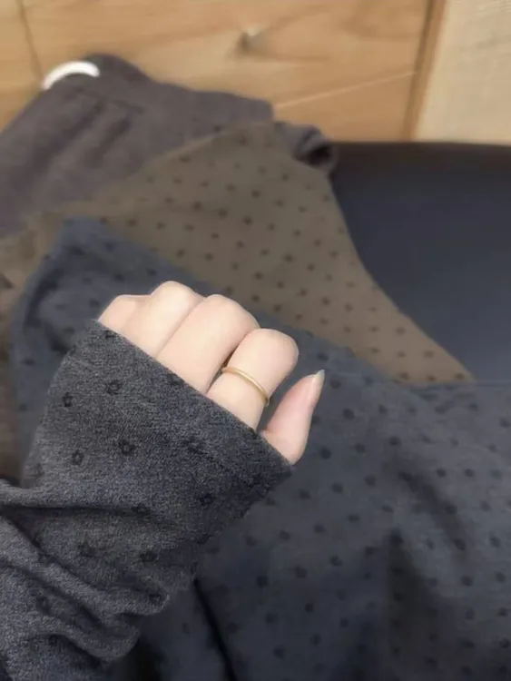 七言家巨好看  #烟囱领植绒花朵软糯长袖打底@