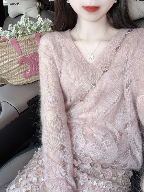 2025秋季新款法式高级感粉色V领镂空针织上衣花朵亮片短裙两件套