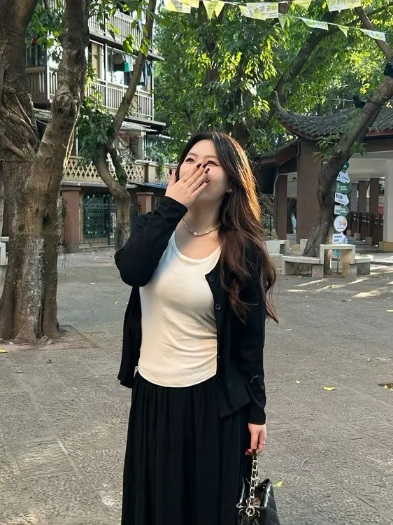 2025秋季休闲韩版气质显瘦百搭开衫背心显瘦高腰 半身裙三件套装