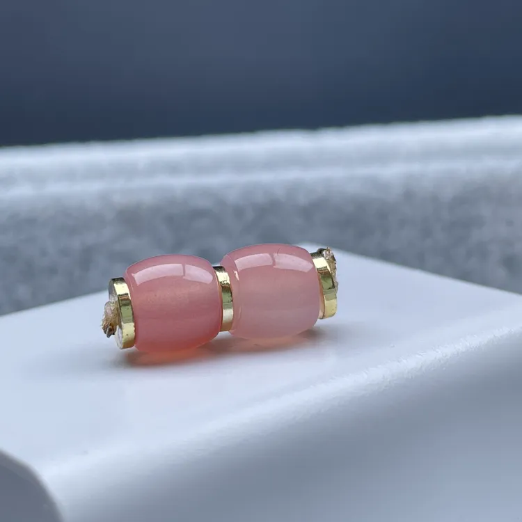 纯原矿粉糯玛瑙直切老型桶珠，满沙满色，尺寸6-7mm