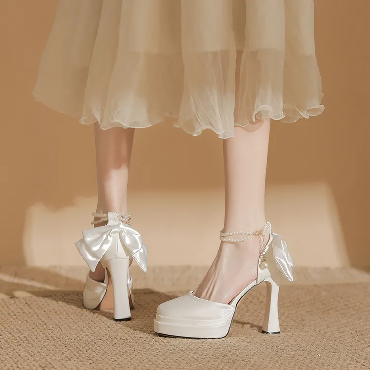 白色高跟鞋粗跟小个子防水台不累脚仙女风珍珠绑带新娘婚鞋配婚纱