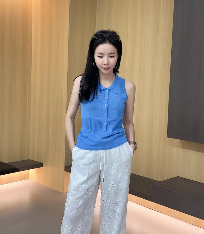 鑫燃KIKI 【热辣海岛】洋气显瘦一排扣翻领针织无袖上衣 PM2101 PPT